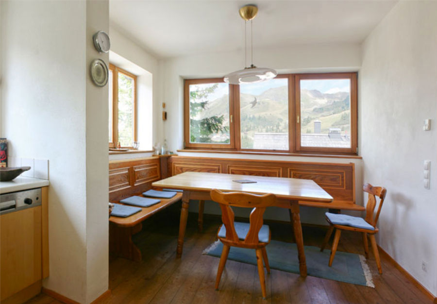 Dining area of the apartment on the ground floor of the Meilinger holiday home in Obertauern