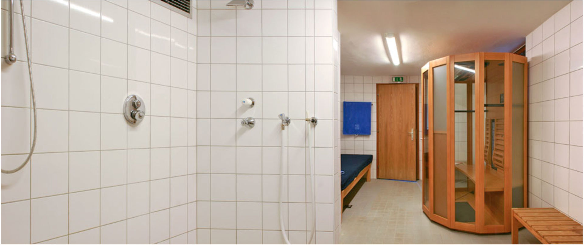 Sauna met douche in de kelder van vakantiehuis Meilinger in Obertauern