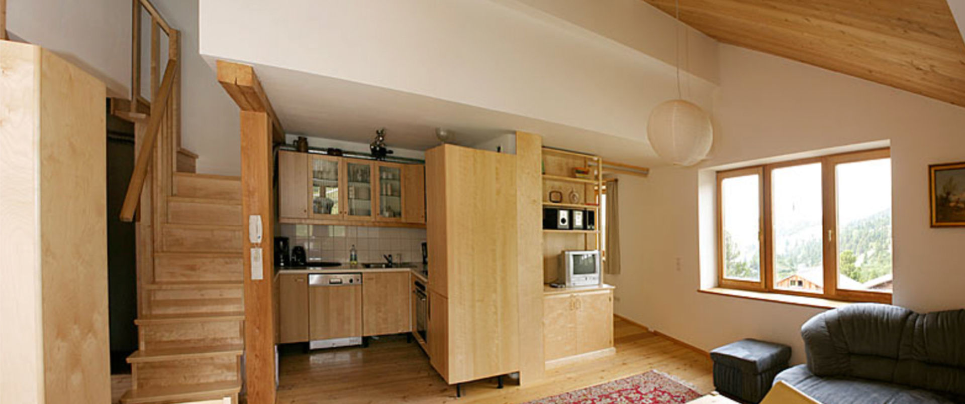 Ferienhaus Meilinger in Obertauern – Wohnbereich und Küche der Wohnung2 im ersten Stock